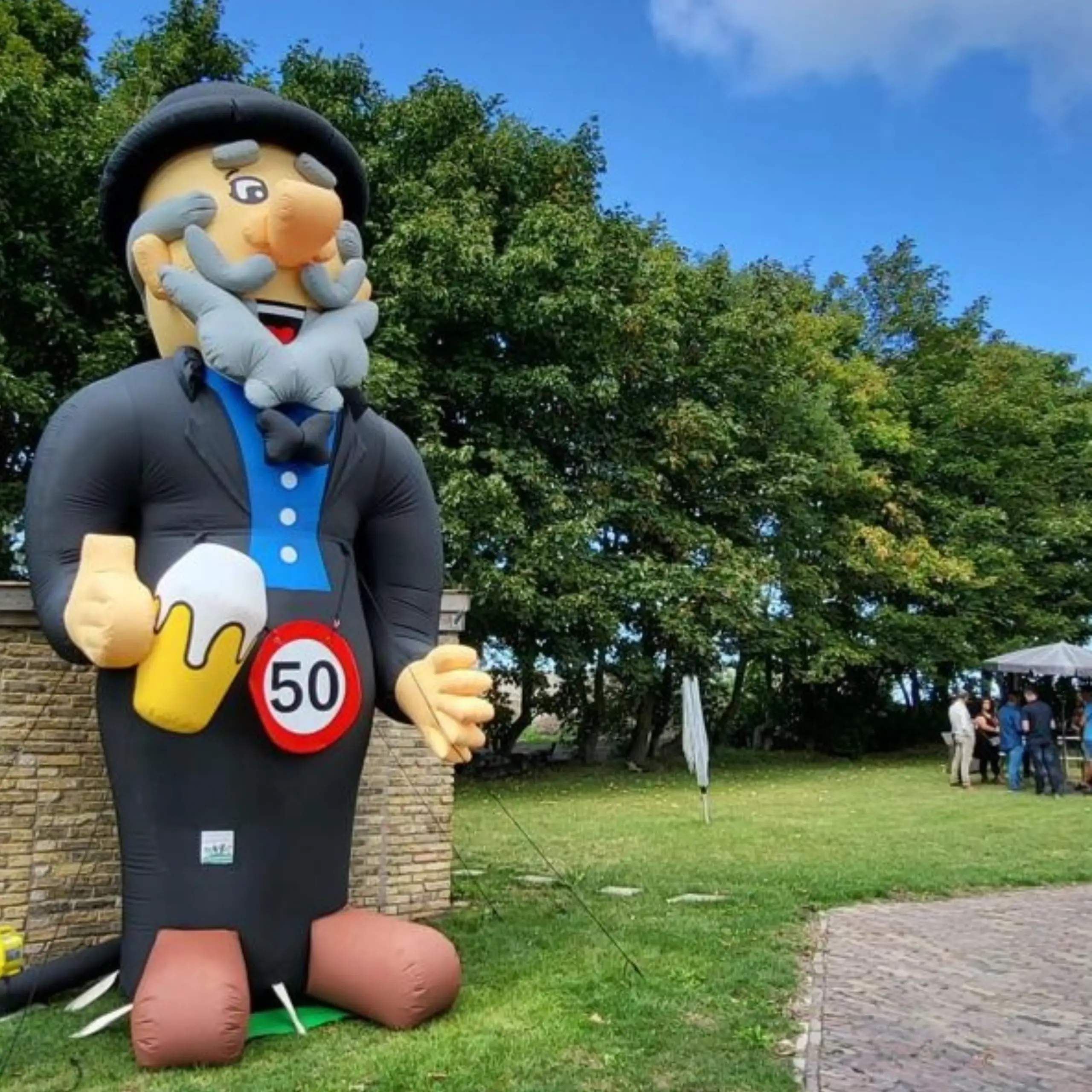 Mega Abraham feest opblaaspop